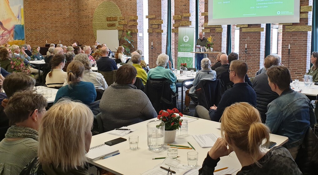 Billede af biskop Henrik Wigh-Poulsen der holder foredrag