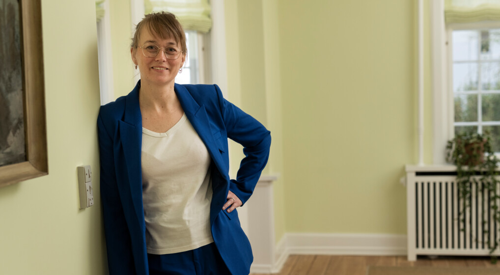 Portrætfoto af uddannelseskonsulent Anni Albæk