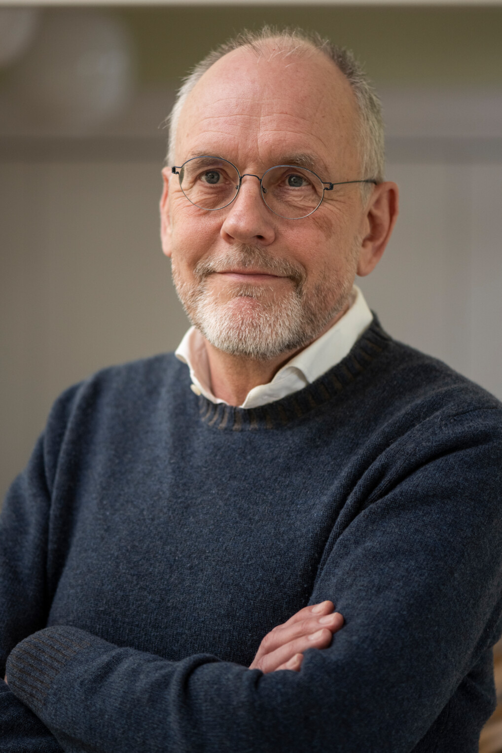 Portræt af biskop Henrik Wigh-Poulsen, april 2024